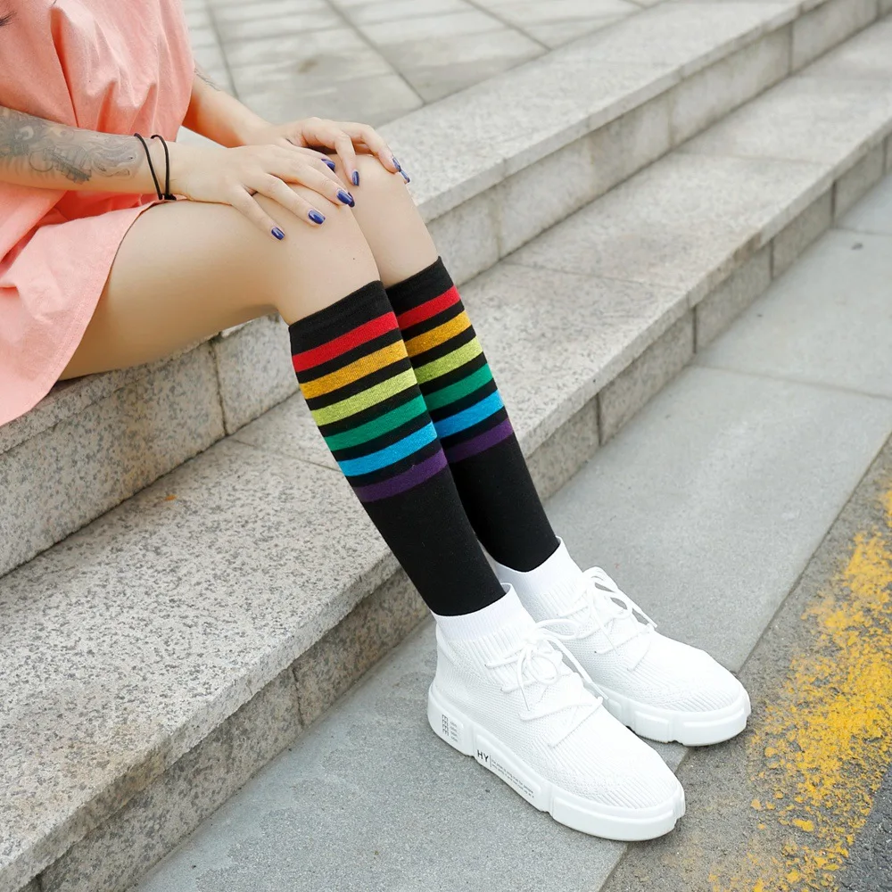 Makuluya 2 Pairs Women's Stretchy Knitted Stockings Cotton Rainbow Stripe Female Sweet Preppy Style Spring Autumn Elasticity QW
Makuluya 2 Pairs Women's Stretchy Knitted Stockings Cotton Rainbow Stripe Female Sweet Preppy Style Spring Autumn Elasticity QW