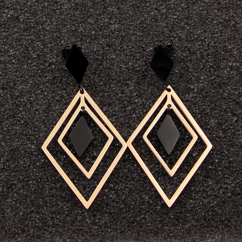 Fashion jewelry accessories, black and rose gold hollowed-out rhomboid earrings, titanium steel earrings for women
Fashion jewelry accessories, black and rose gold hollowed-out rhomboid earrings, titanium steel earrings for women