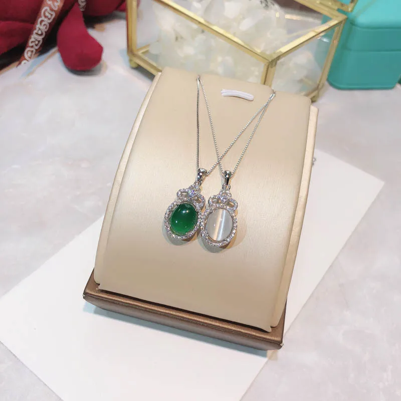 Hot Selling Women Quality Necklace Fashion Designer Women Green Zircon Pendant Real 925 Sterling Silver Chain Necklace
Hot Selling Women Quality Necklace Fashion Designer Women Green Zircon Pendant Real 925 Sterling Silver Chain Necklace