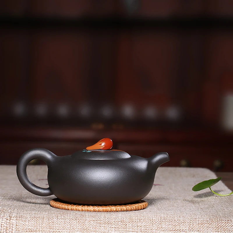 300ML Yixing Zisha Teapot Natural Raw Ore Black Purple Mud Creative Pot Office Kung Fu Tea Set Pu Er Oolong Tea Kettle Art Gifts
300ML Yixing Zisha Teapot Natural Raw Ore Black Purple Mud Creative Pot Office Kung Fu Tea Set Pu Er Oolong Tea Kettle Art Gifts