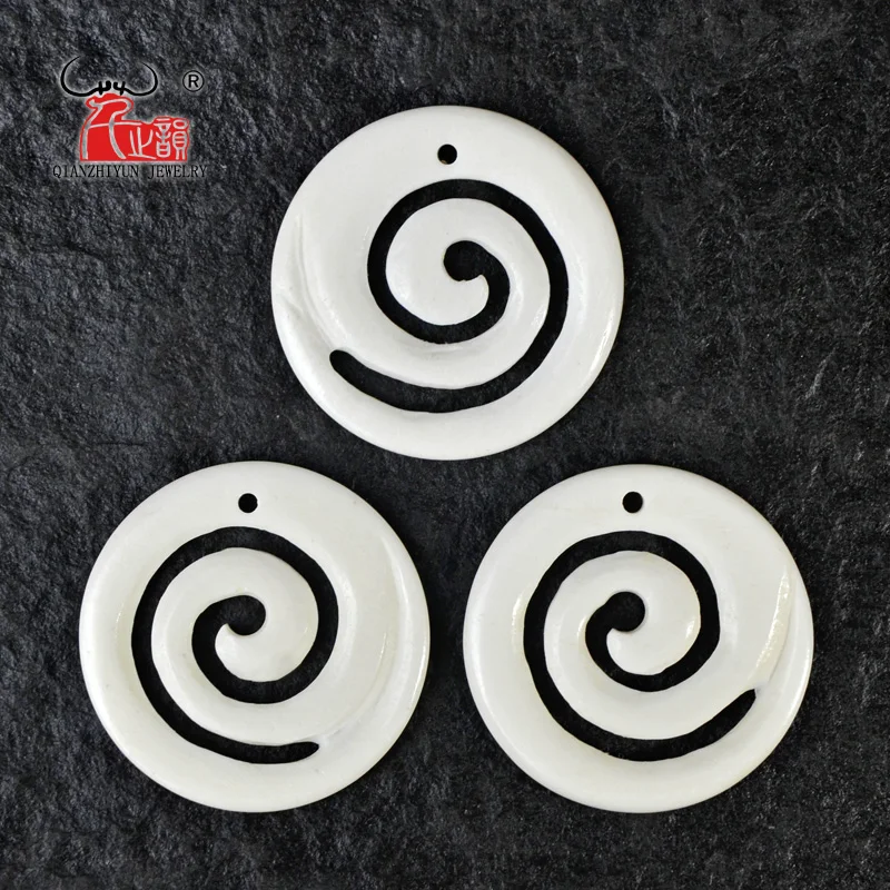 3PCS Handmade Carved Yak Bone Spiral KURO Pendant New Zealand Maori Style Bone white Beads DIY Jewelry Accessory 35mm
3PCS Handmade Carved Yak Bone Spiral KURO Pendant New Zealand Maori Style Bone white Beads DIY Jewelry Accessory 35mm