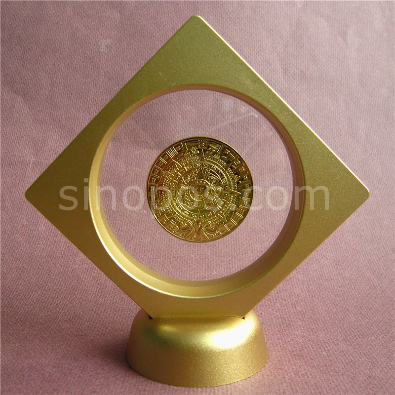 Подставка для ювелирных изделий витрина с искусственными монетами золотистого и