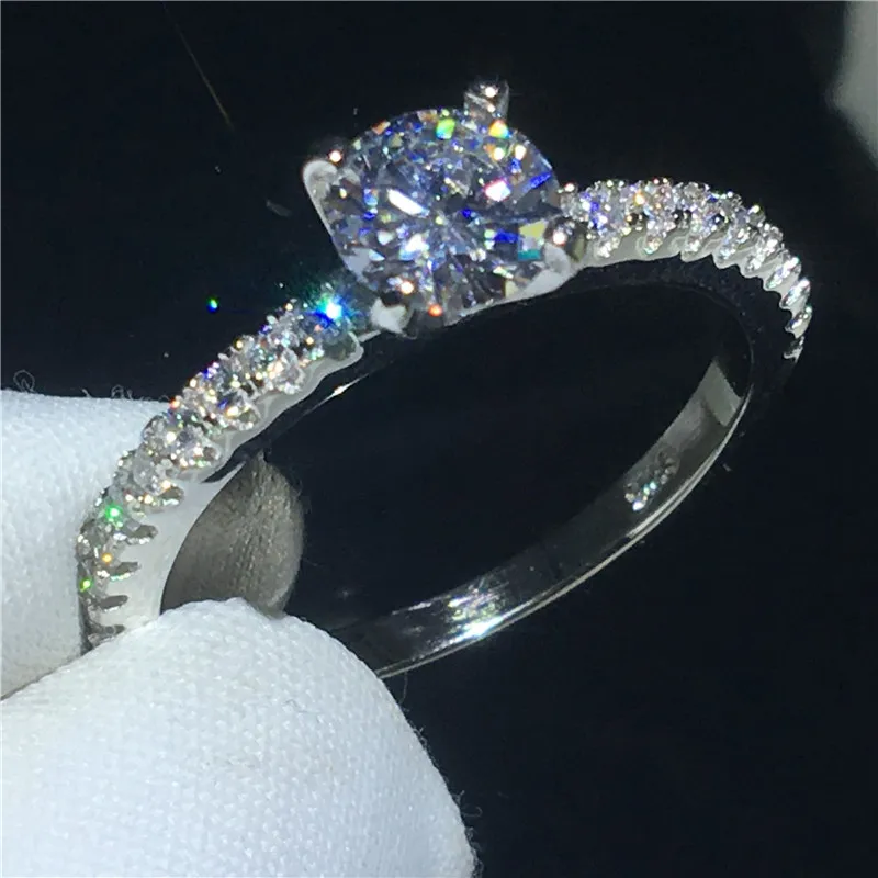 Дам обладающих великим шармом кольцо серебро Цвет Косынка 0.5ct AAAAA Сона Cz камень
