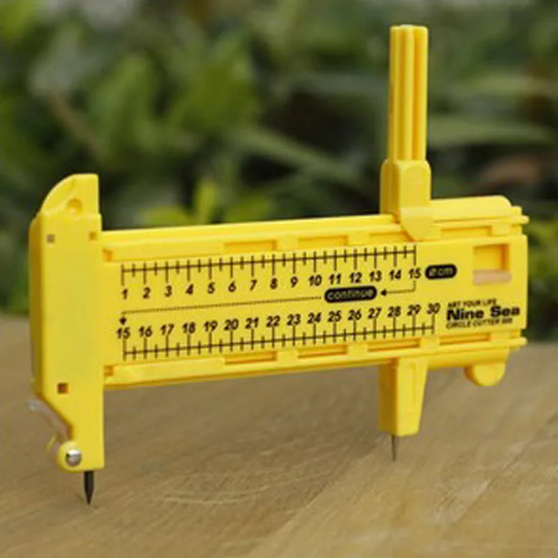 1 x 2017 Stylish Design Silverline Compass Circle Arch Cutter Knife Includes 5 Spare Blades P15
1 x 2017 Stylish Design Silverline Compass Circle Arch Cutter Knife Includes 5 Spare Blades P15