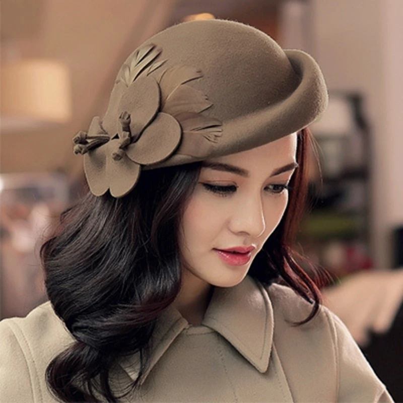 2021 Autumn and Winter Lady Party Formal 100% Wool Fedora Hats Women Flower Beret Caps Chic Felt Fascinator
2021 Autumn and Winter Lady Party Formal 100% Wool Fedora Hats Women Flower Beret Caps Chic Felt Fascinator
