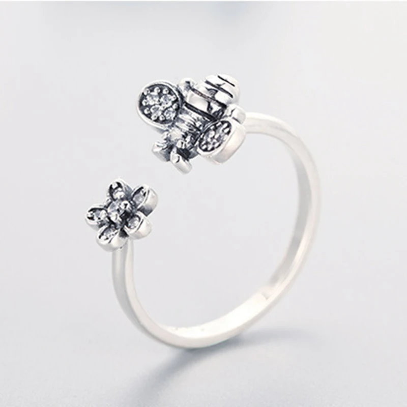 Женское Открытое кольцо с цветком пчелы и цирконом серебристого цвета |
