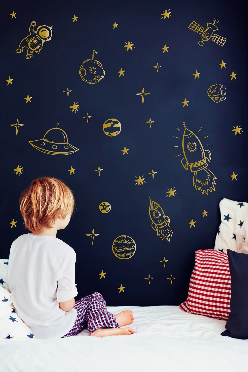 Космические настенные наклейки для мальчиков стикер на стену детской комнаты