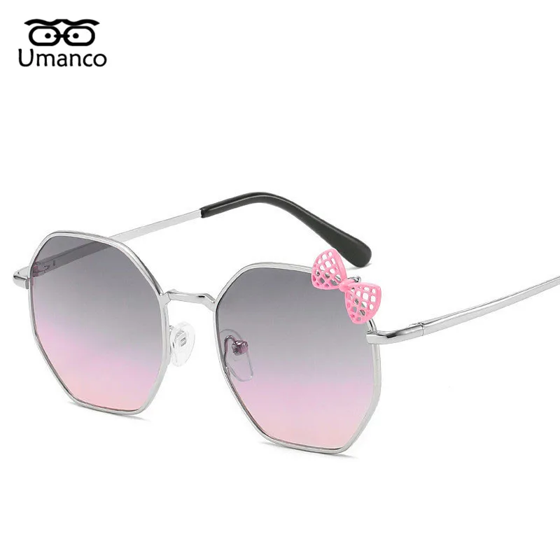 Umanco 2021 New Bow-Knot Decoration Kids Sunglasses For Children Alloy Frame PC Lens Fashion Brand Baby Beach Accessories Gifts
Umanco 2021 New Bow-Knot Decoration Kids Sunglasses For Children Alloy Frame PC Lens Fashion Brand Baby Beach Accessories Gifts