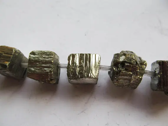 genuine pyrite beads 8-9mm , nuggets freeform squaredelle irregular gold iron beads --2strands 16inch/per
genuine pyrite beads 8-9mm , nuggets freeform squaredelle irregular gold iron beads --2strands 16inch/per