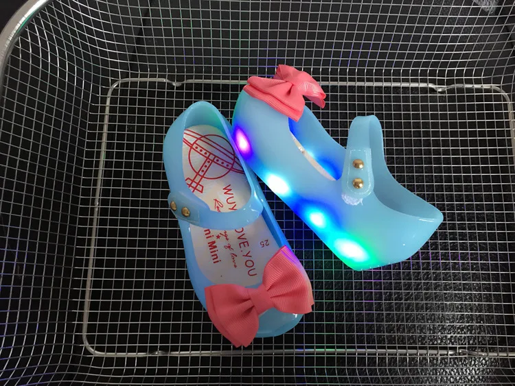 2017 Лето Новое поступление мини светодиодный светильник сандалии для девочек с
