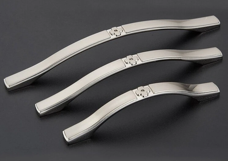 Modern Furniture handle wardrobe Cabinet Drawer Pull Knobs Double Color side Line Kitchen Door handle(CC:96MM L:126MM)
Modern Furniture handle wardrobe Cabinet Drawer Pull Knobs Double Color side Line Kitchen Door handle(CC:96MM L:126MM)