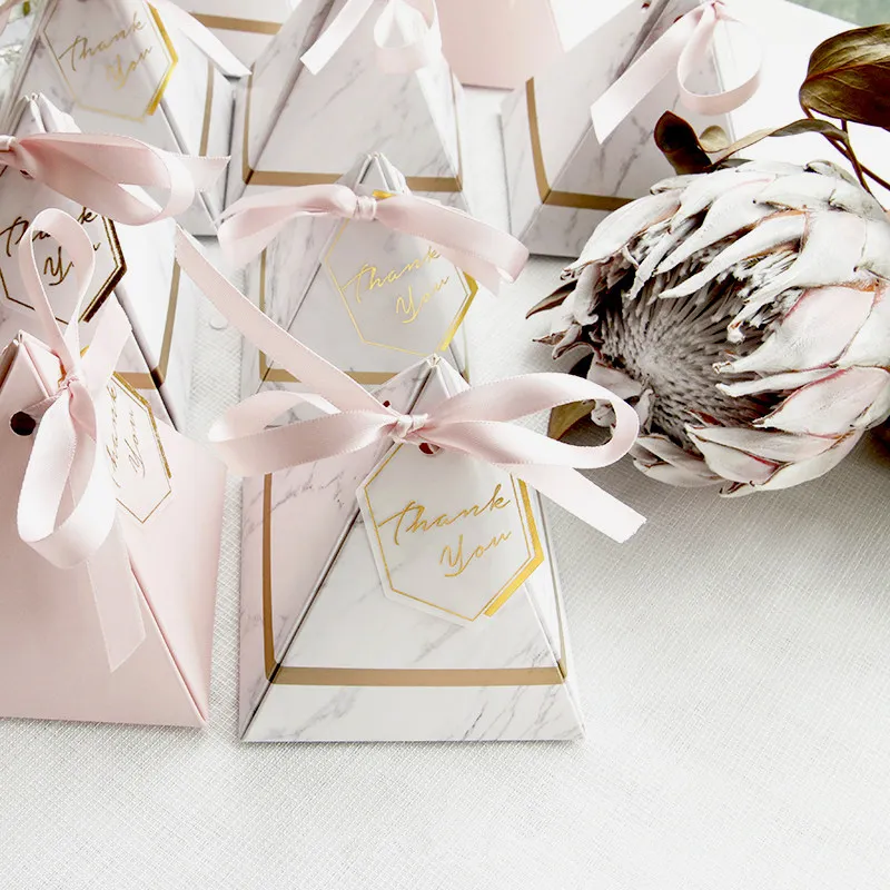 

Коробка для шоколада, 10 шт., свадебные сувениры, новая пирамида, подарочные коробки с благодарственной открыткой и лента принадлежности для ...
