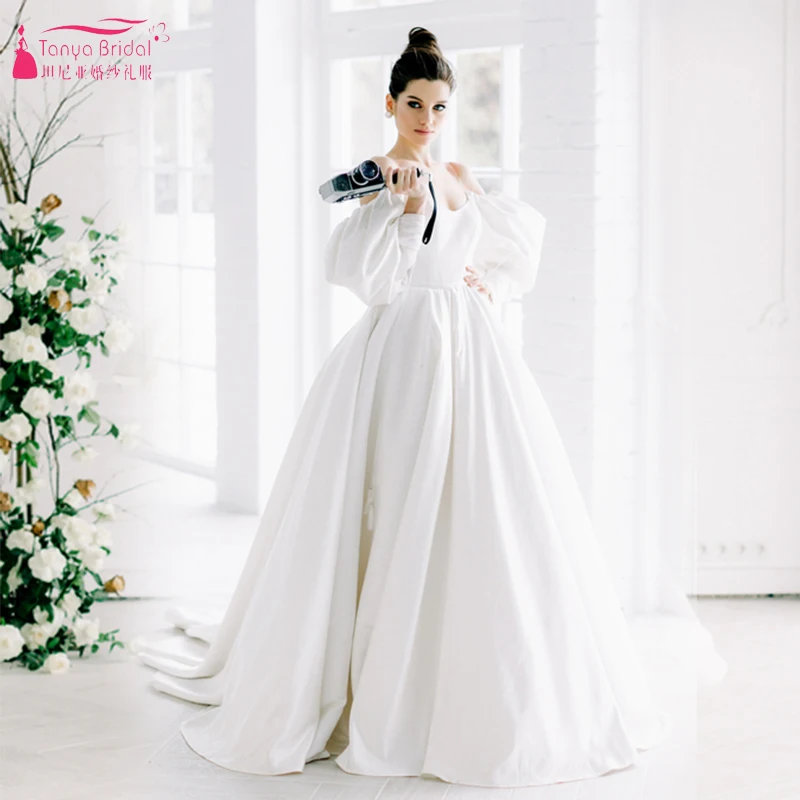 Exquisite Dramatic Free-Spirited Wedding Dresses Whimsical Long Sleeve Satin A Line Bridal Gowns Unique Shape Noivas ZW193
Exquisite Dramatic Free-Spirited Wedding Dresses Whimsical Long Sleeve Satin A Line Bridal Gowns Unique Shape Noivas ZW193