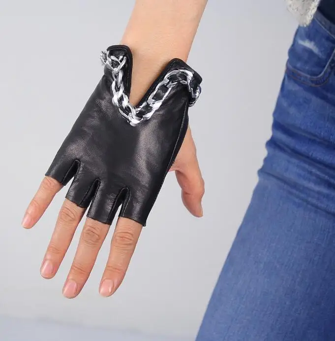 Women'a fashion natural sheepskin leather driving glove lady's Punk Style Sliver Chain genuine leather black driving glove R615
Women'a fashion natural sheepskin leather driving glove lady's Punk Style Sliver Chain genuine leather black driving glove R615