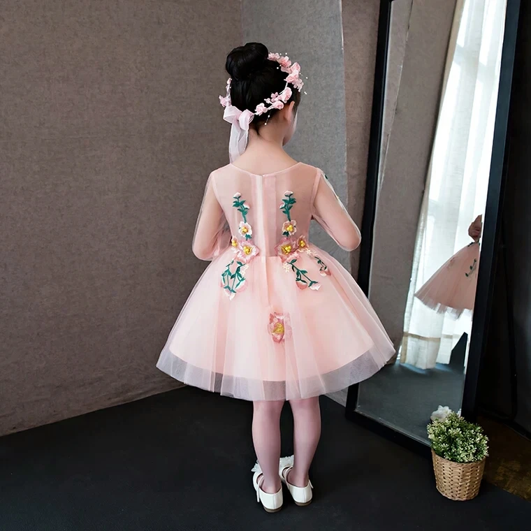 2019 New Korean Sweet Embroidery Flowers Girls Children Princess Dress Cute Wedding Birthday Party Pageant Ball Gown Lace Dress
2019 New Korean Sweet Embroidery Flowers Girls Children Princess Dress Cute Wedding Birthday Party Pageant Ball Gown Lace Dress