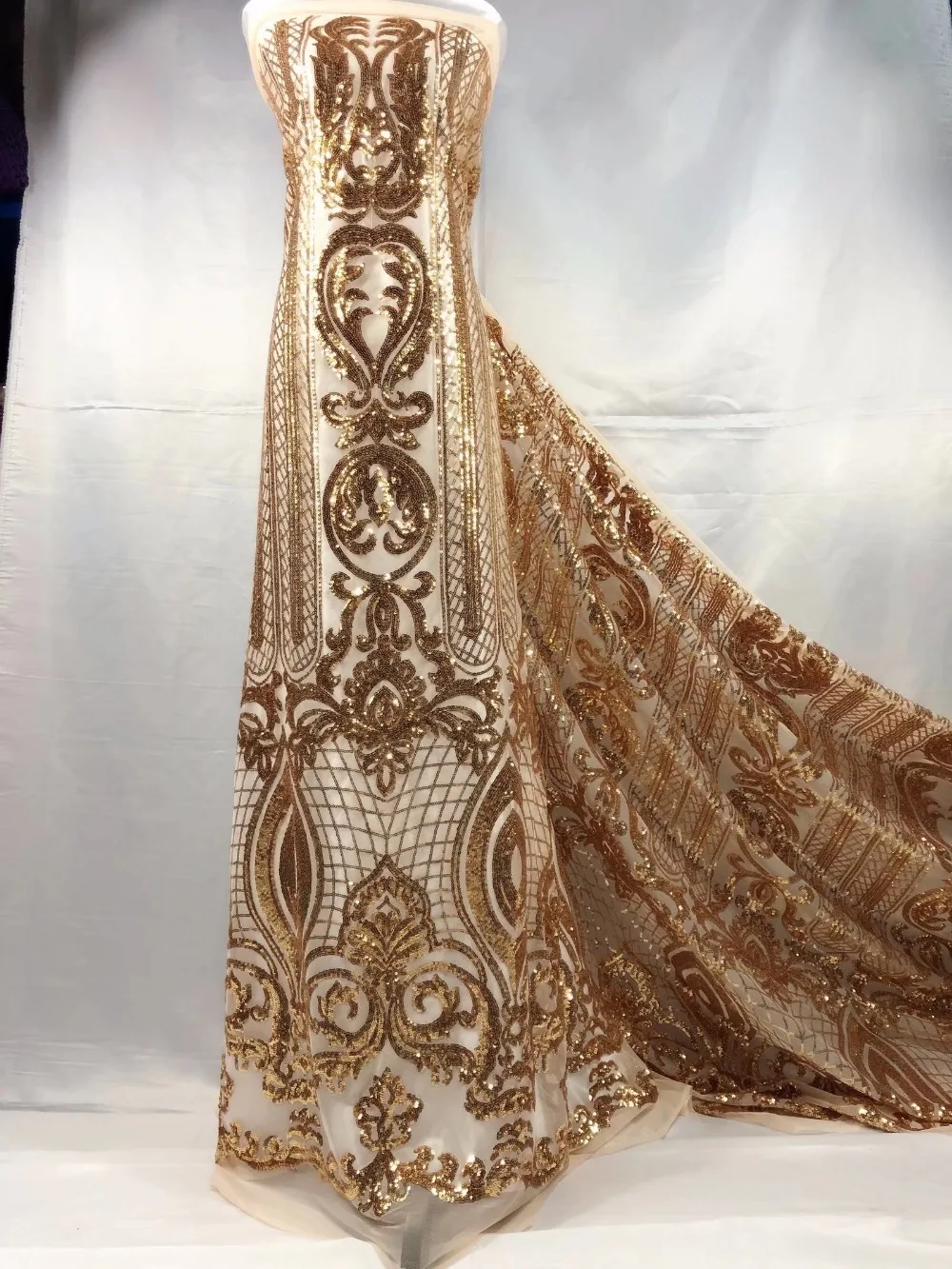 Fashion design sequins on netting/mesh embroidered wedding/ evinging/show dress lace fabric 5 yards
Fashion design sequins on netting/mesh embroidered wedding/ evinging/show dress lace fabric 5 yards