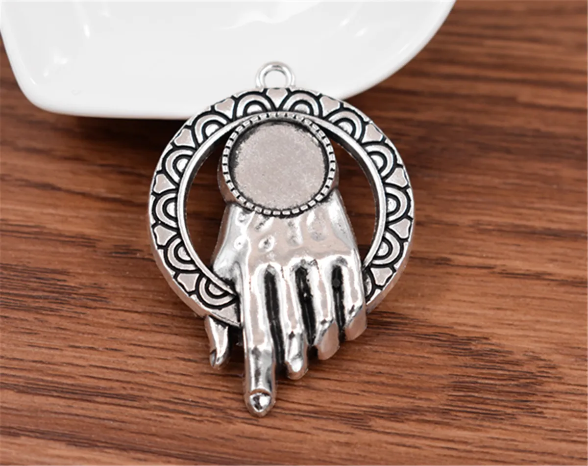 2pcs 14mm Inner Size Antique Silver Hand Style Cabochon Base Setting Charms Pendant
2pcs 14mm Inner Size Antique Silver Hand Style Cabochon Base Setting Charms Pendant