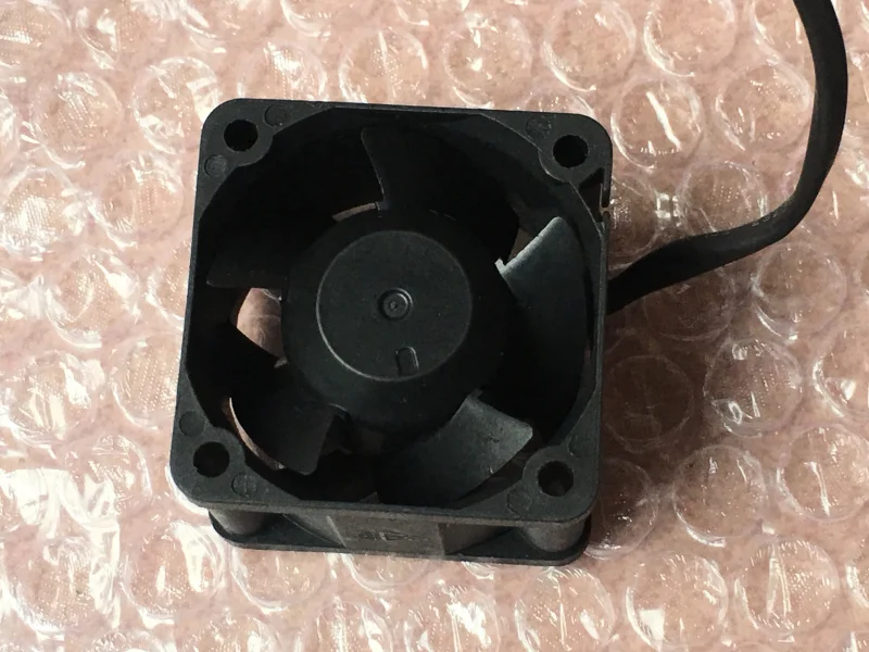 Delta FFB0412HN 4028 40 мм 4CMDC 12V 0.11A 3-жильный сервер осевой вентилятор охлаждения
Delta FFB0412HN 4028 40 мм 4CMDC 12V 0.11A 3-жильный сервер осевой вентилятор охлаждения