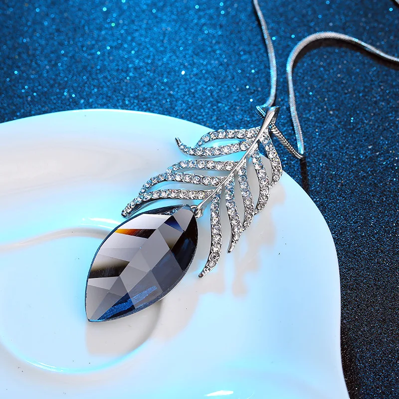 Sparkling Crystal Leaf Long Necklace For Women Bijoux Statement Pendants New Fashion Jewelry
Sparkling Crystal Leaf Long Necklace For Women Bijoux Statement Pendants New Fashion Jewelry
