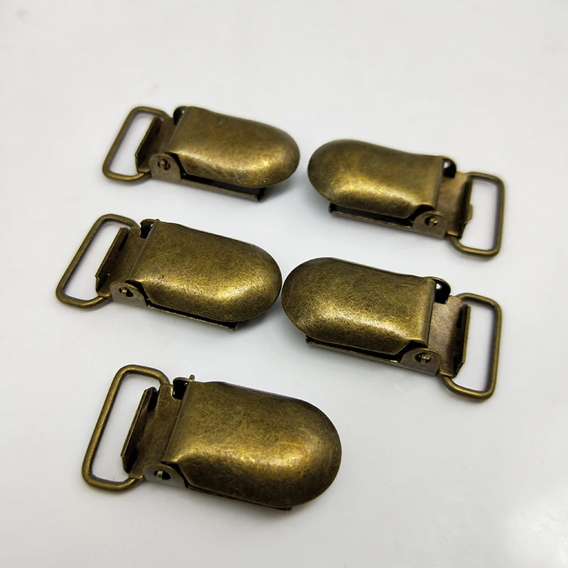 Lead Free Metal Pacifier Paci Suspensorio Suspender Clips Holders Clip Holder Cloth Accessories 15MM 10PCS/LOT
Lead Free Metal Pacifier Paci Suspensorio Suspender Clips Holders Clip Holder Cloth Accessories 15MM 10PCS/LOT