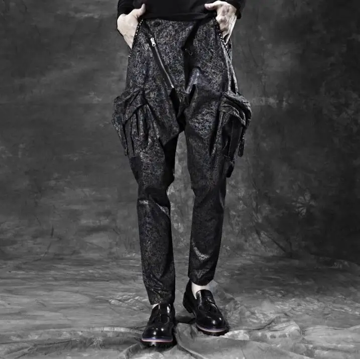 Hot 2022 new men harem pants Korean slim personality rivets dark flowers mens pencil pants stylists male casual pants
Hot 2022 new men harem pants Korean slim personality rivets dark flowers mens pencil pants stylists male casual pants
