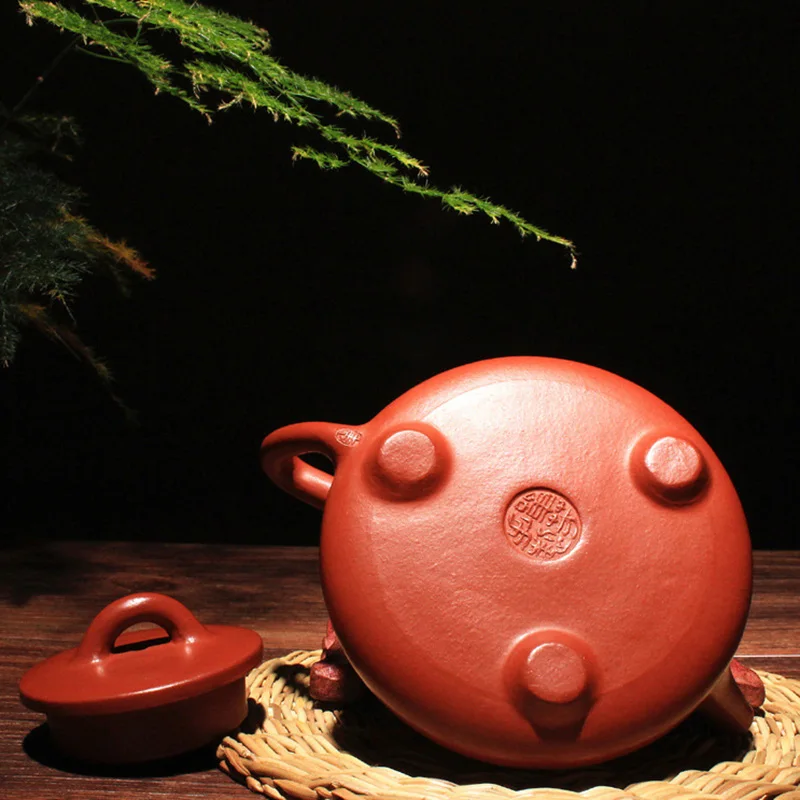 120ML Yixing Purple Clay Teapot Chinese Kung Fu Tea Set Raw Ore Zhu Mud Mini Stone Scoop Pot Black Tea Kettle for Birthday Gifts
120ML Yixing Purple Clay Teapot Chinese Kung Fu Tea Set Raw Ore Zhu Mud Mini Stone Scoop Pot Black Tea Kettle for Birthday Gifts