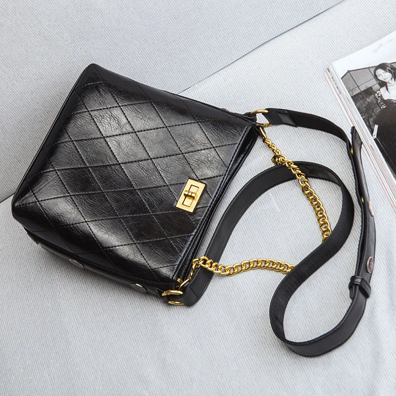 2019 fashion delicate thread women shouder bag diamond lattice bucket bag woman two optional size chain handbag
2019 fashion delicate thread women shouder bag diamond lattice bucket bag woman two optional size chain handbag
