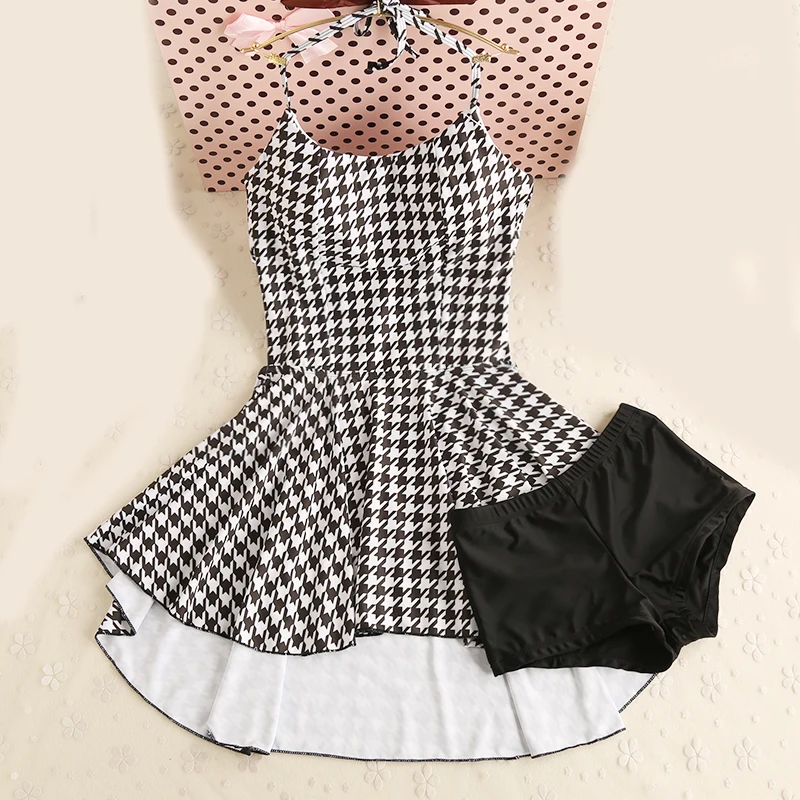 Top Quality Beach Plus Size Swimwear Women Backless Hounds tooth Sexy Women One Pieces Swimsuit Halter Plaid Summer Bathing Suit
Top Quality Beach Plus Size Swimwear Women Backless Hounds tooth Sexy Women One Pieces Swimsuit Halter Plaid Summer Bathing Suit