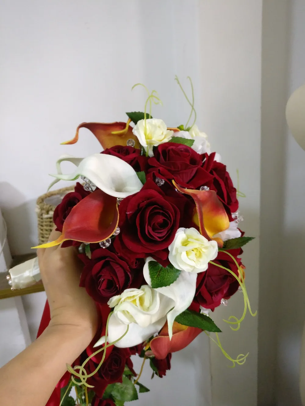 2021 Bridal Bouquet for Wedding Decoration Red and White Wedding Bouquet Handmade Artificial Flower Rose buque casamento
2021 Bridal Bouquet for Wedding Decoration Red and White Wedding Bouquet Handmade Artificial Flower Rose buque casamento
