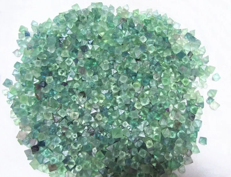150g Beautiful Green Fluorite Octahedron natural Crystal gravel quartz Tumbled stone healing
150g Beautiful Green Fluorite Octahedron natural Crystal gravel quartz Tumbled stone healing
