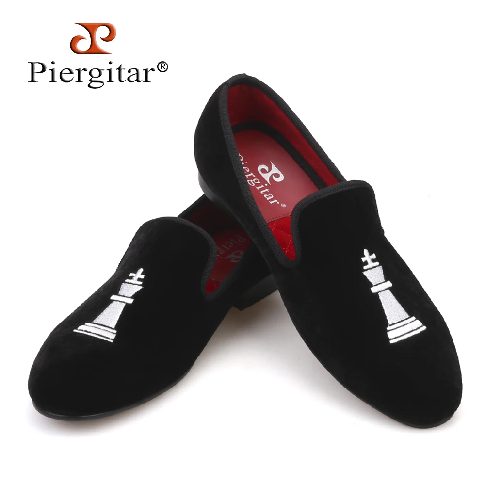 Piergitar 2018 new Handmade men velvet shoes with king chess embroidery Party and wedding men's loafers Couple shoes
Piergitar 2018 new Handmade men velvet shoes with king chess embroidery Party and wedding men's loafers Couple shoes