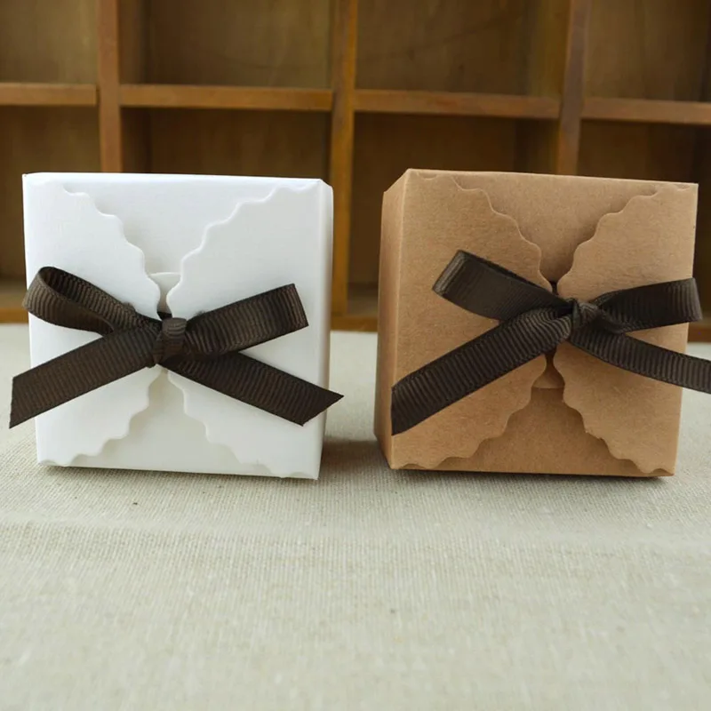 50 шт. коричневая белая коробка конфет с лентой DIY складные Свадебные украшения boda подарочные бумажные коробки для свадебного украшения
50 шт. коричневая белая коробка конфет с лентой DIY складные Свадебные украшения boda подарочные бумажные коробки для свадебного украшения