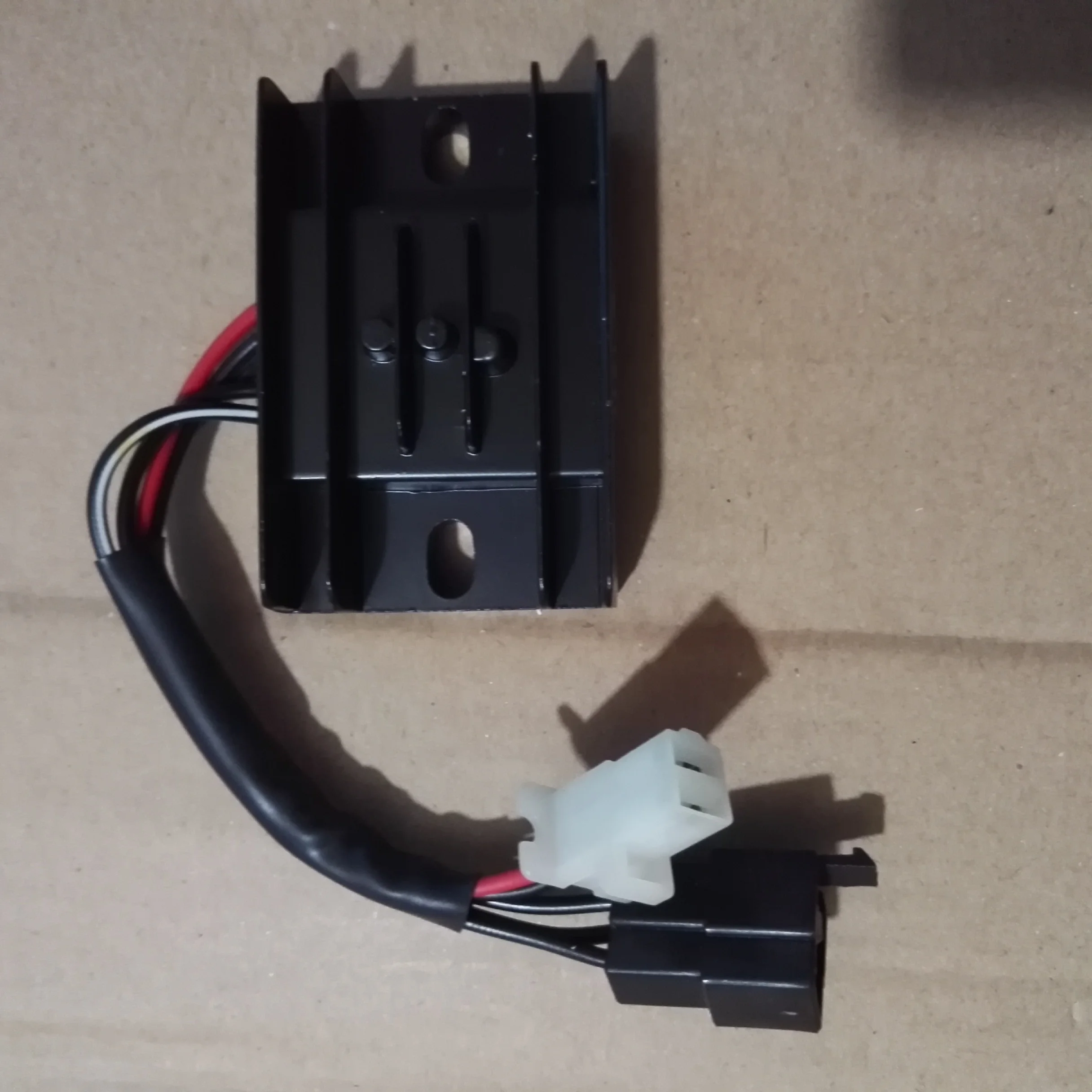 Motorcycle Voltage Regulator / Rectifier High QUALITY for SUZUKI GN125 GS125 EN125 AN125 GZ125 GZ250 HS125T HJ125A K
Motorcycle Voltage Regulator / Rectifier High QUALITY for SUZUKI GN125 GS125 EN125 AN125 GZ125 GZ250 HS125T HJ125A K