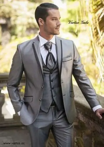 Best silver jacket with lapel black collar edge groom tuxedos groomsmen best man suits mens wedding /business/formal suits
Best silver jacket with lapel black collar edge groom tuxedos groomsmen best man suits mens wedding /business/formal suits