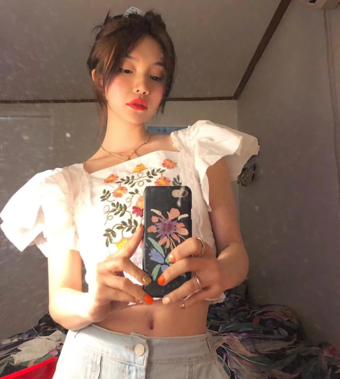 ulzzang Women's Clothing Korean Sweet vintage crop top Floral Square Collar Butterfly Sleeve elastic waist Tees white Shirts
ulzzang Women's Clothing Korean Sweet vintage crop top Floral Square Collar Butterfly Sleeve elastic waist Tees white Shirts