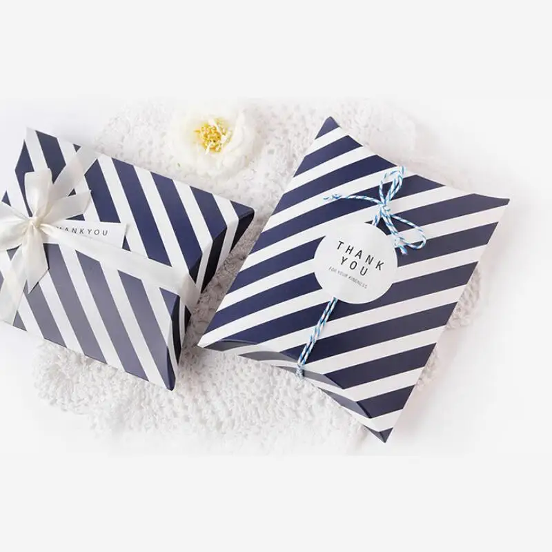 20 Pcs/lot Creative Pillow Box Striped Gift Package Bags Christmas Birthday Party Chocolate Bags Without Ribbon and Tags
20 Pcs/lot Creative Pillow Box Striped Gift Package Bags Christmas Birthday Party Chocolate Bags Without Ribbon and Tags
