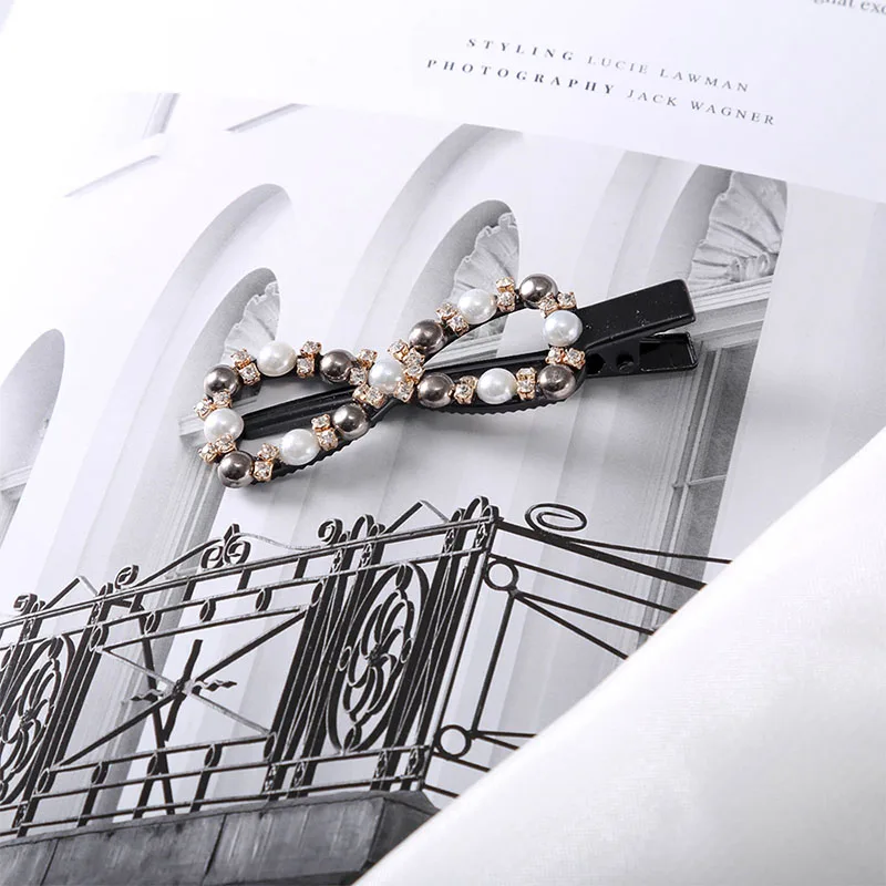 Women Black Pearl Clip Hairpins Crystal Clip Shiny Alloy Toothed Duckbill Fashion Imitation Rhinestone Hair Accessories
Women Black Pearl Clip Hairpins Crystal Clip Shiny Alloy Toothed Duckbill Fashion Imitation Rhinestone Hair Accessories