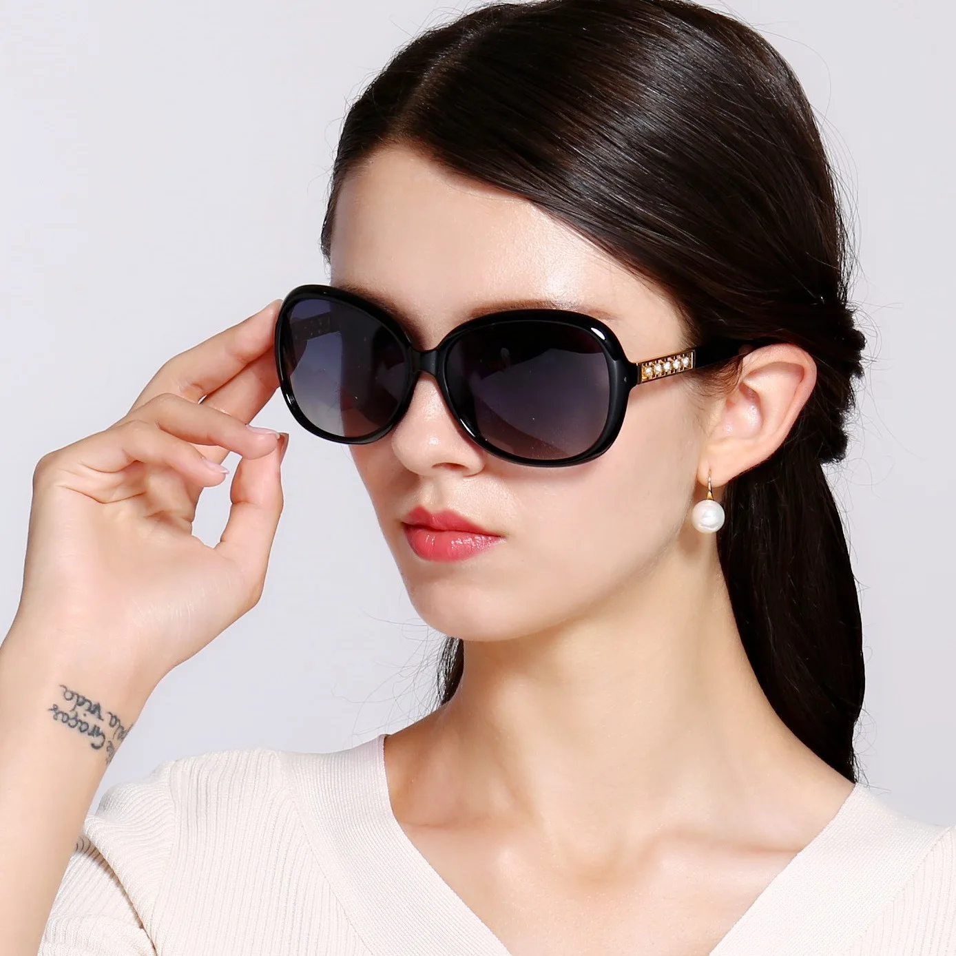 HD.space Fashion sunglasses women oversize vintage diamonds women fashion sun glasses new brand polarized female eyewear
HD.space Fashion sunglasses women oversize vintage diamonds women fashion sun glasses new brand polarized female eyewear