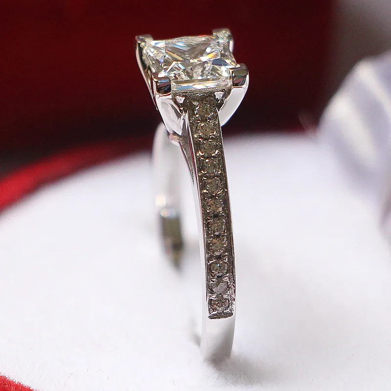 Test Real 6*6mm 1CT Engagement Ring Sterling Silver Jewelry test positive Brand Anniversary Ring Moissanite Princess Ring
Test Real 6*6mm 1CT Engagement Ring Sterling Silver Jewelry test positive Brand Anniversary Ring Moissanite Princess Ring