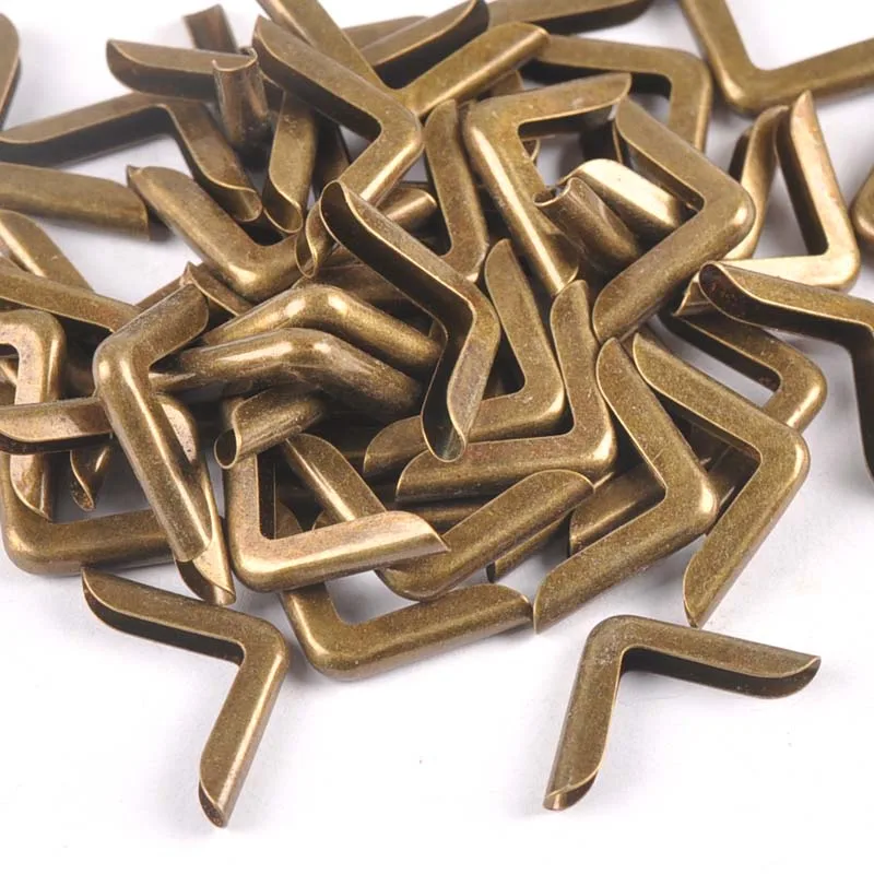 Bronze Book Corner 50pcs 14.5x14.5x2mm Corners Protector For Albums Menus Metal Crafts Diy Folders Scrapbooking Decor c1614
Bronze Book Corner 50pcs 14.5x14.5x2mm Corners Protector For Albums Menus Metal Crafts Diy Folders Scrapbooking Decor c1614
