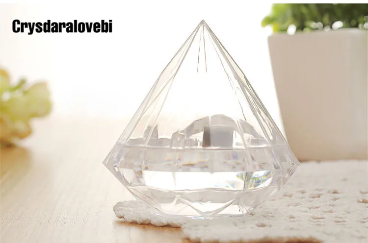 24pcs Clear Diamond Boxes Candy Box Wedding Favor Gift Box Transparent Plastic Box Wedding Favours Souvenirs for guests 
24pcs Clear Diamond Boxes Candy Box Wedding Favor Gift Box Transparent Plastic Box Wedding Favours Souvenirs for guests