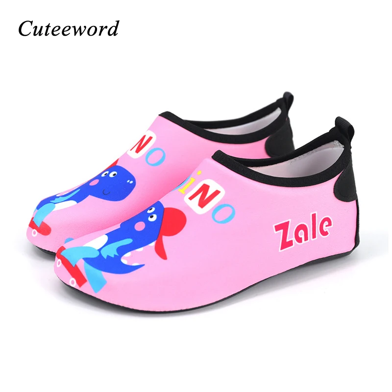 Kids slippers children beach shoes swimming non-slip water shoes toddler boys girls barefoot shoes warm home indoor floor socks
Kids slippers children beach shoes swimming non-slip water shoes toddler boys girls barefoot shoes warm home indoor floor socks