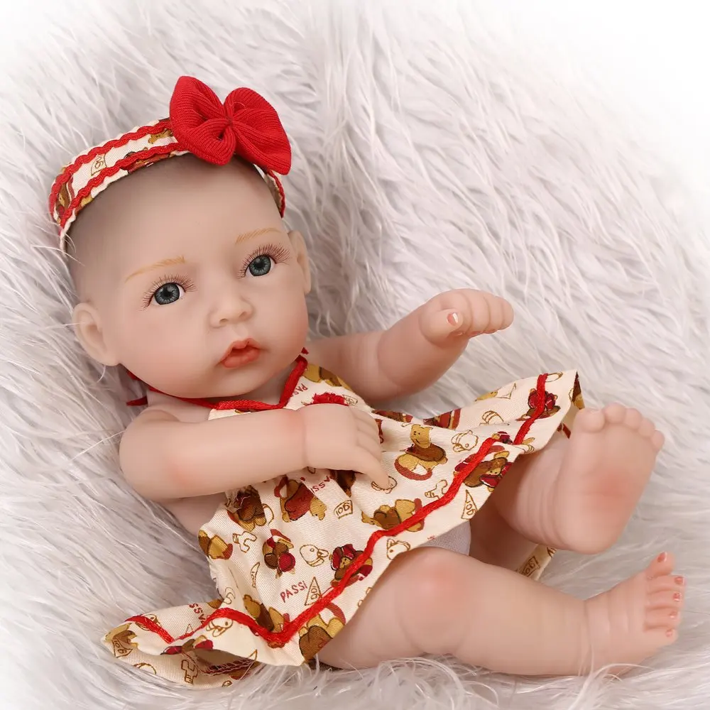 26cm bebe mini reborn Full Silicone body girl Dolls Soft Doll fake babies child Bath toys
26cm bebe mini reborn Full Silicone body girl Dolls Soft Doll fake babies child Bath toys