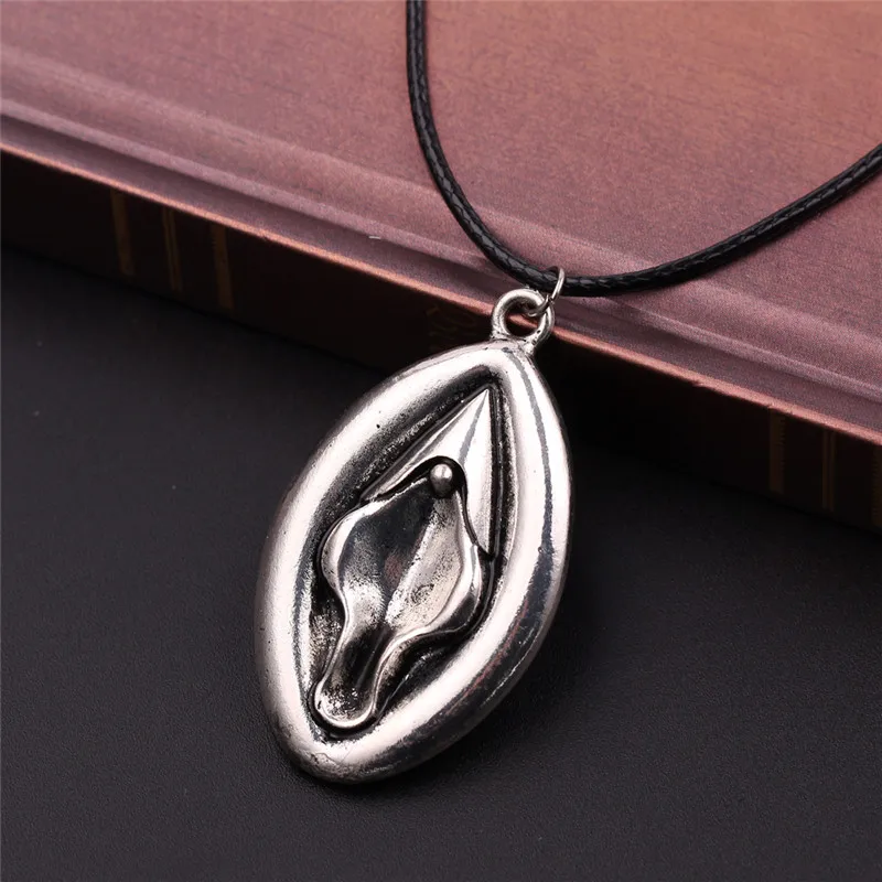 Punk Female organ Pendant Necklace Strange Carving funny pendants gifts female genital Necklaces Hip Hop Jewelry Accessories
Punk Female organ Pendant Necklace Strange Carving funny pendants gifts female genital Necklaces Hip Hop Jewelry Accessories