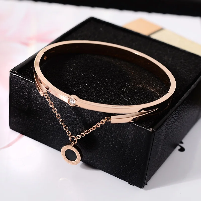 YUN RUO Fashion Roman Number Pendant Bangle Double Faces Rose Gold Color Titanium Steel Jewelry Woman Birthday Gift Never Fade
YUN RUO Fashion Roman Number Pendant Bangle Double Faces Rose Gold Color Titanium Steel Jewelry Woman Birthday Gift Never Fade