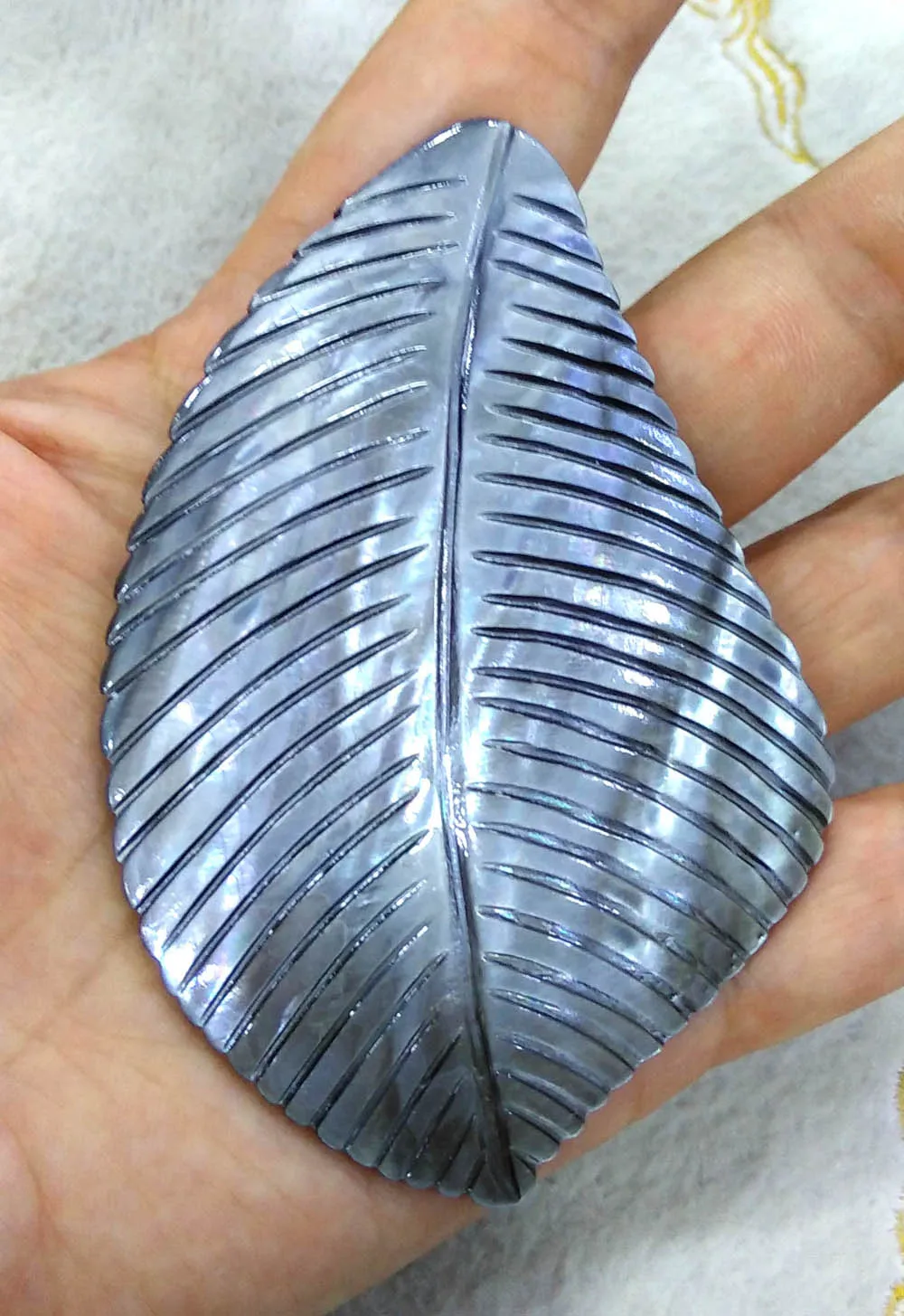 Large 100mm(4") Natural Shell Carved Leaf Freeform Charm Pendants Focal 1pcs Natural Shell bead silver brown white
Large 100mm(4") Natural Shell Carved Leaf Freeform Charm Pendants Focal 1pcs Natural Shell bead silver brown white