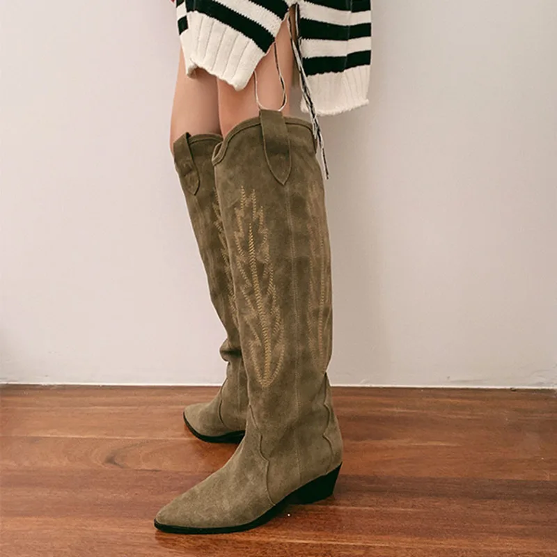 2019 Suede Knee High Boots Women Pointed Toe Flower Embroidery Low Heel Boots Woman Fashion Cowboy Boots
2019 Suede Knee High Boots Women Pointed Toe Flower Embroidery Low Heel Boots Woman Fashion Cowboy Boots