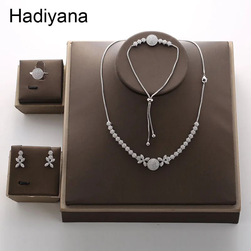 Hadiyana Luxury Bridal Engagement Jewelry Set Of Four Personality Necklace Earrings Ring Bracelet Set Round Jewelry Sets TZ8081
Hadiyana Luxury Bridal Engagement Jewelry Set Of Four Personality Necklace Earrings Ring Bracelet Set Round Jewelry Sets TZ8081