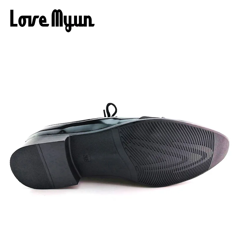 Fashion Mens dress shoes low top mens leather Oxfords black wedding rubber brogue shoes lace up Pointed toe mens flats AB-49
Fashion Mens dress shoes low top mens leather Oxfords black wedding rubber brogue shoes lace up Pointed toe mens flats AB-49