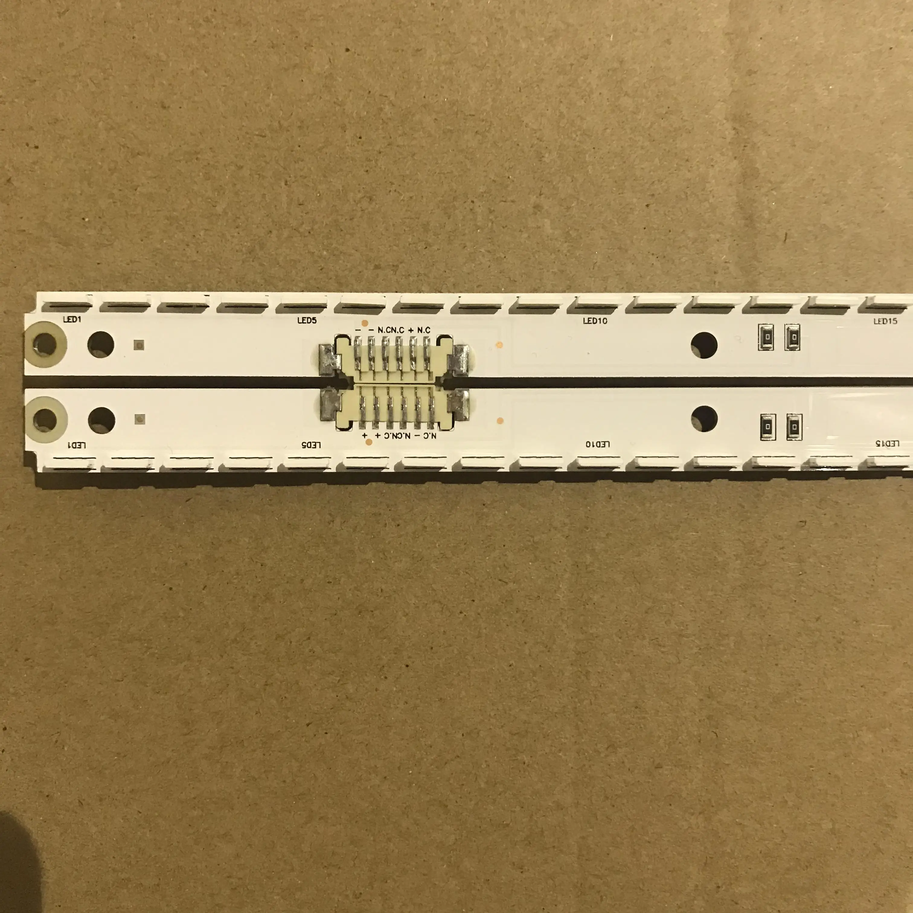 10pcs/lot 100%new 5pcs right 5pcs left for Samsung 40inch LED lamp UE40ES5500 2012SVS40 7032NB 2D REV1.1 120317
10pcs/lot 100%new 5pcs right 5pcs left for Samsung 40inch LED lamp UE40ES5500 2012SVS40 7032NB 2D REV1.1 120317